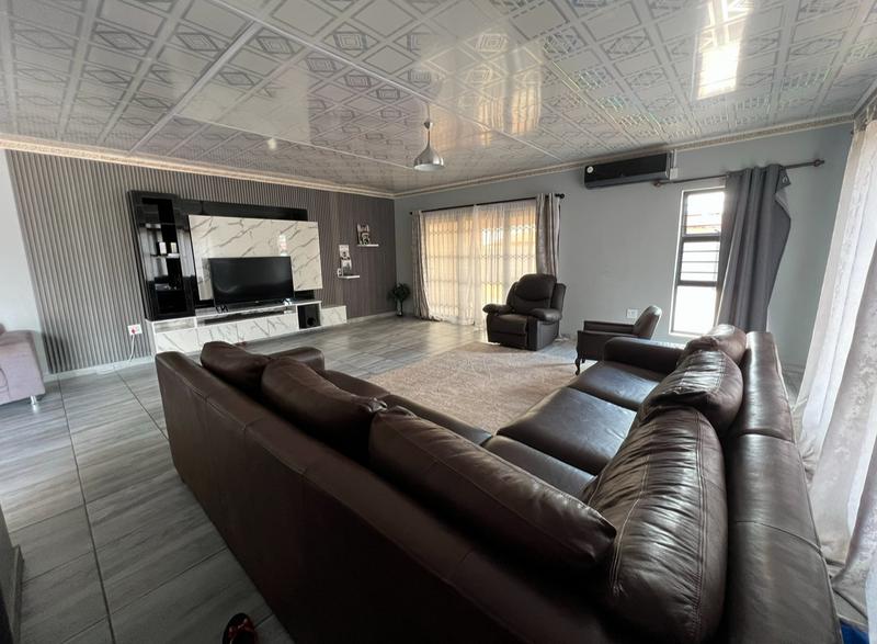 To Let 4 Bedroom Property for Rent in Kathu Northern Cape